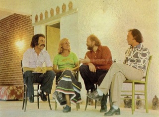 hxonews &nbsp; &nbsp;Από αριστερά: Γιώργος Σκούρτης, Βίκυ Μοσχολιού, Γιάννης Μαρκόπουλος και Λάκης Χαλκιάς